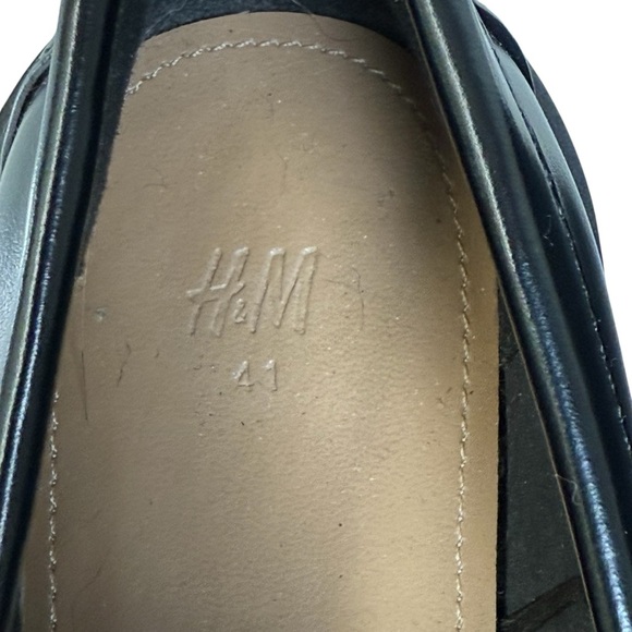 H&M Chunky Black Loafers.
Size 41 - Picture 8 of 11